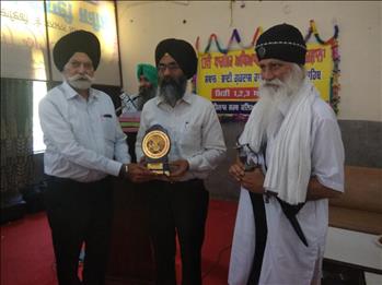 Dr. Varinderpal Singh being honored by the dignitaries of Satnam Sarab Kalyan Trust