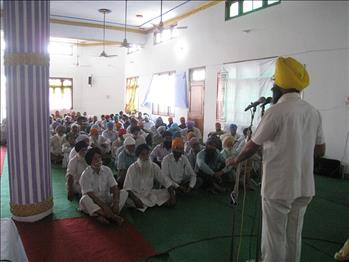 Farmers listening carefully about the use of Leaf Color Chart (LCC).