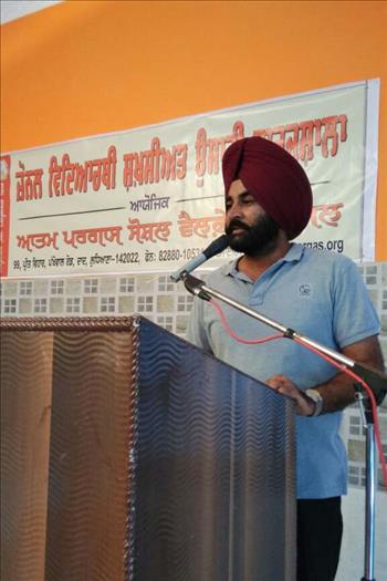  S. Kamaljeet Singh, Principal Shrimati Leelawanti Public School inspiring the students.