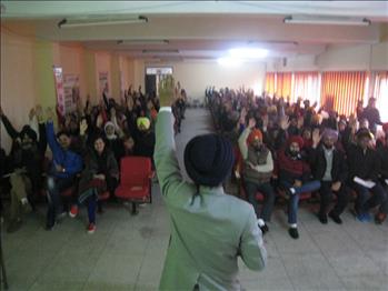 The participants promising with Dr. Varinderpal Singh to join Atam Pargas Mission of enlightening young souls with Gurbani.