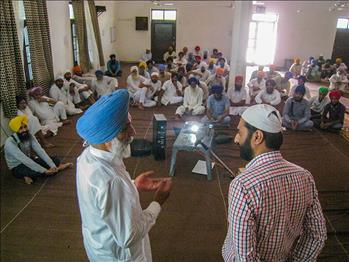 Farmer discussing certain issue with the resource person. 