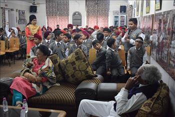 Student interacting with the speaker by raising a query