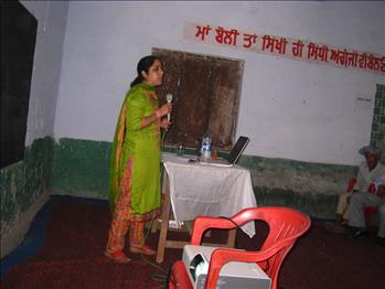 Dr Seema,Assistant professor Soil Science ,KVK,Pathankot adressing the farmers.