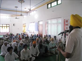 Farmers were quite attentive during the presentation.