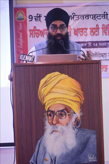 S. Jaspreet Singh, England delevering spiritual lecture