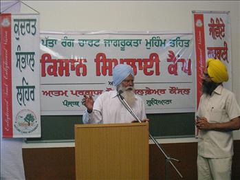  A farmer having some discussion during Leaf Color Chart Awareness Campaign.