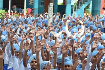 The student affirm their commitment to nurture trees by raising hands. 