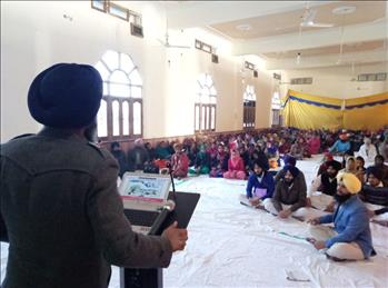 Dr. Varinderpal Singh, Senior Soil Scientist, P.A.U delivering the guest lecture.