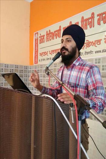 S. Harpreet Singh, Coordinator , Atam Pargas Positive Thinkers Training Institute delievering the motivatinal talk.