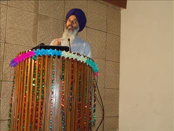 Dr. Charankamal Singh, Stage Secretary, very efficiently coordinated the proceedings on the dais and kept the attention of the delegated glued to the stage.