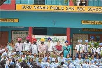 The dignitaries, school staff and students pose for a customary photograph.