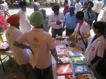 Jasbir Kaur, Secretary, Atam Pargas giving a comparative overview of Atam Pargas scrap book with the ones available in market.