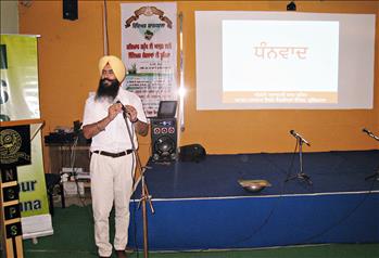 Pr. Harjasbir Singh extending vote of thanks to the speakers and the participants.