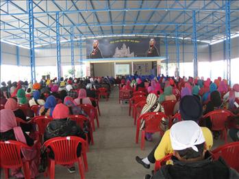 The huge auditorium apparently looked running out of seats because of the emphatic participation by the teachers