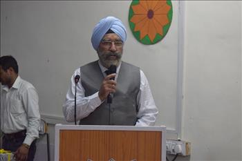 Col (Retd) H S Ahuja, Director, Administration and Secretary, Dagshai Public School( Solan, HP) asks students to participate in workshop wholeheartedly