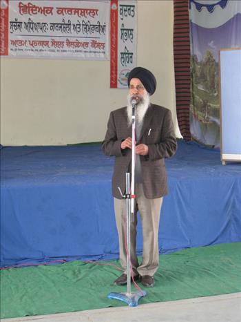 Pr. Ram Singh, Ex- Principal Akal Degree College, Mastuana addressing the huge gathering of enthusiastic teachers