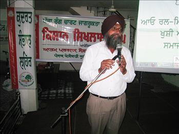Farmer Kuldip Singh promising on behalf of farmers with his short yet powerful speech to implement the learnt lessons.
