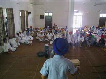 Dr. Varinderpal Singh, Sr. Soil Scientist, Department of Soil Science, PAU, educating farmers to avoid excessive use of chemicals in agriculture. 